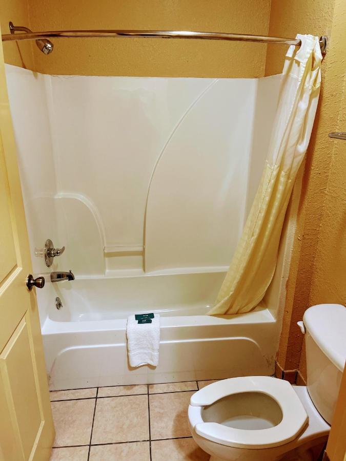 Fairview Suites ไบลธ์วิลล์ ภายนอก รูปภาพ